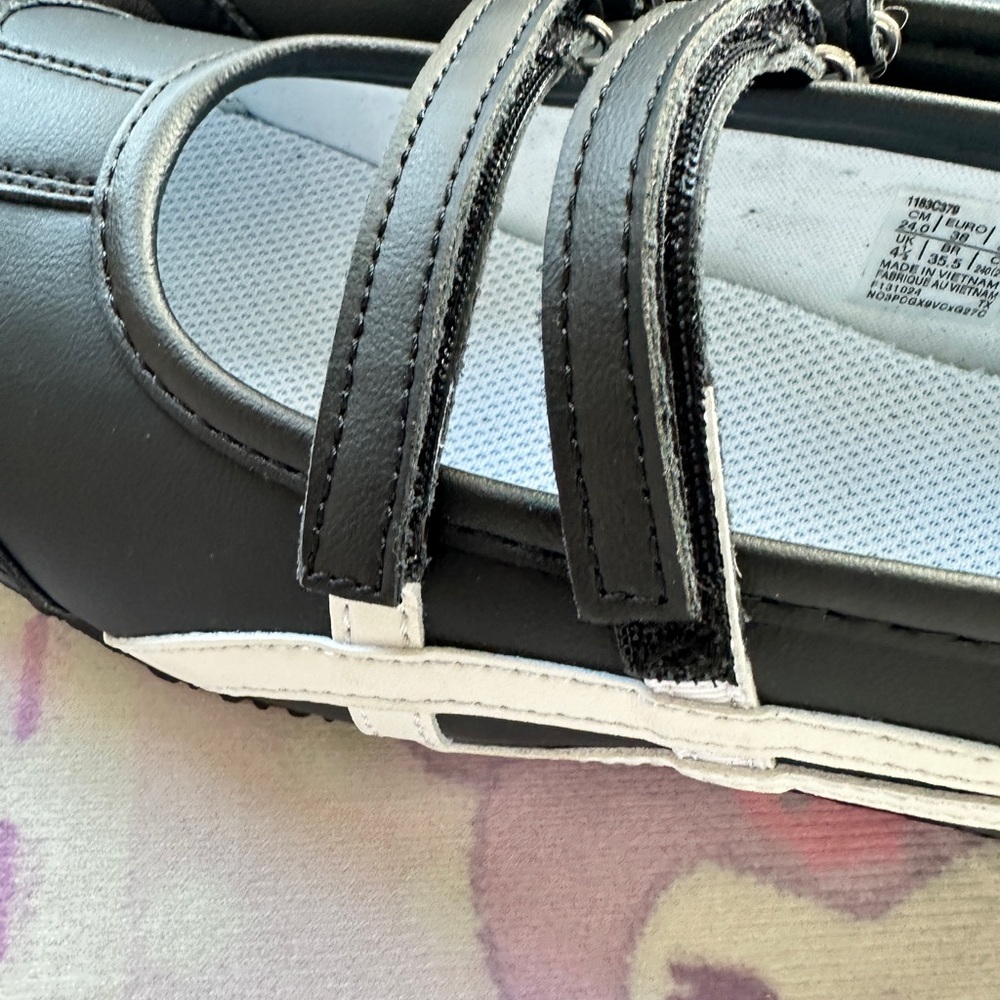 Onitsuka Tiger by Asics Kids Black & White Mary Jane Sneakers with Double Straps - Picture 7 of 9